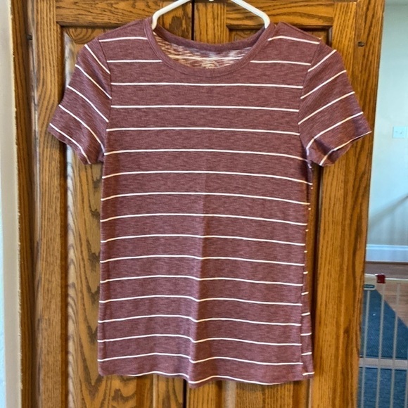 Maurice’s 24/7 T Size Medium Red Striped - Picture 1 of 2